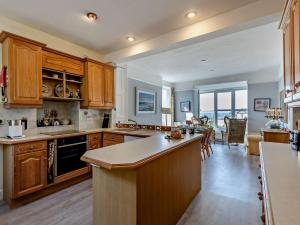 5 Bed in Aberdovey 90493