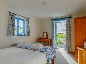4 Bed in Helston 90391