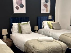 Superior 1-Bed Apartment with 2 Sofa Beds Sleeps 6