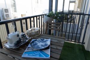 Luxurious Beach Front Apt with Ocean View Balcony