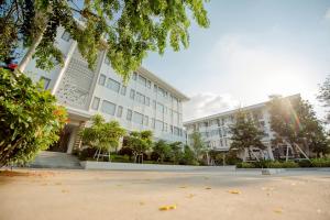 THE NAVY HOUSE HOTEL