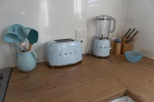 Luxurious Beach Front Apt with Ocean View Balcony