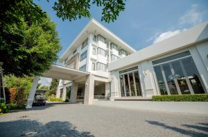 THE NAVY HOUSE HOTEL