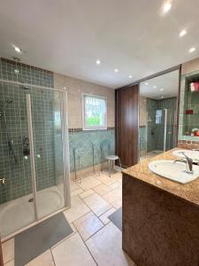 Maisons de vacances Villa pour 8 avec clim et parking proche de la mer : photos des chambres