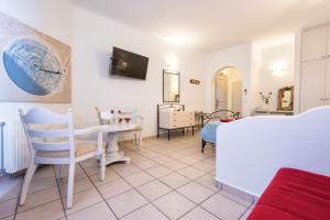 Suite with Outdoor Hot Tub and Sea View