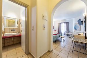 Suite with Outdoor Hot Tub and Sea View