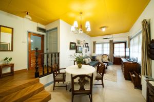Cozy Villa Walkable to MAYA and Nimman Area