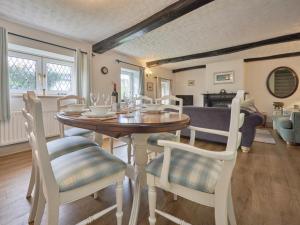 2 Bed in Little Clifton SZ323