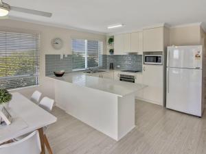 MAINSAIL8- MOOLOOLABA BEACH