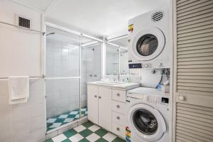 WINDARRA-Alex Headland Family Holiday