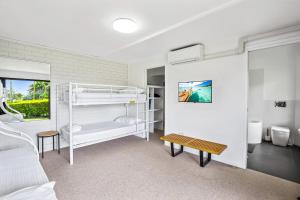 WINDARRA-Alex Headland Family Holiday