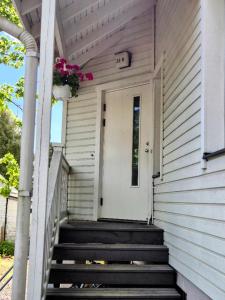 Villa Mosahiisi Charming Poolside Getaway