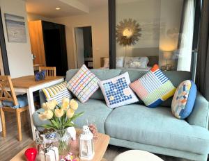 Deck Condo private apartment by Lofty