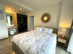 Deck Condo private apartment by Lofty