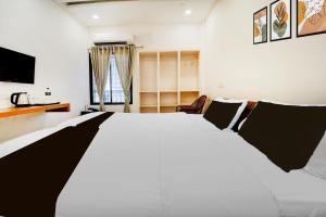 Super Townhouse Deshabhimani Road Kaloor Kochi