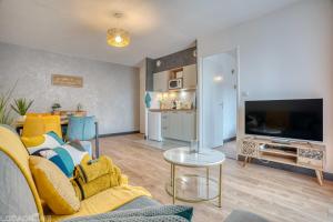 Appartements COSY CAUSSADE Parking gratuit Jardinet Refait a neuf : photos des chambres