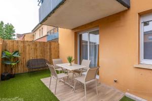 Appartements COSY CAUSSADE Parking gratuit Jardinet Refait a neuf : photos des chambres