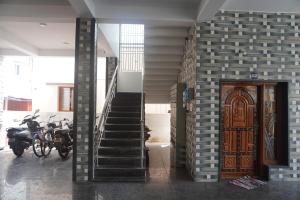 Aaruthran Apartment Services