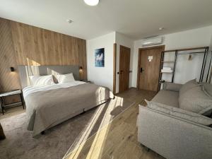 Inn West Hotel by Pysanka