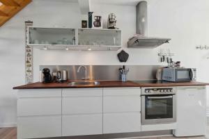 Holiday Apartment For 4 With Shared Pool