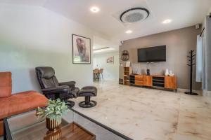 Flora 2 Bedroom HouseNear Naiharn - Rawai Beach