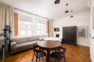 Metro Wileński Varsovia Studio #4 by BookingHost