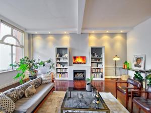 Experience City Living with a Manhattan Twist