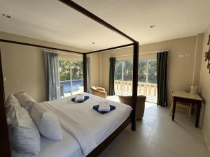 Nai Thon villa with pool, garden, rooftop terrace