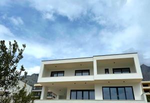 NEW!! Villa Ina