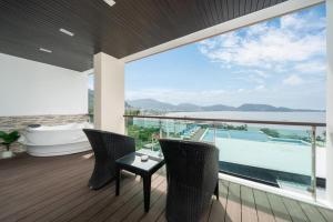 Spacious apartment with ocean view & jacuzzi