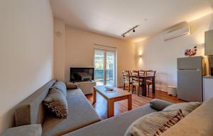 Stunning Apartment In Zuljana