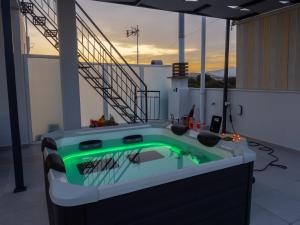 JACUZZI penthouse - Kings view