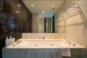 Grand St Kilda 2-story Sub-Penthouse