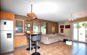 Awesome Home In Saleilles