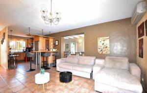 Awesome Home In Saleilles