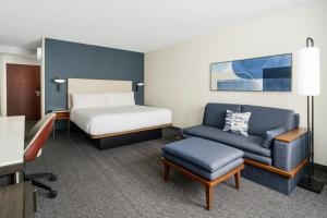 King Room room in Courtyard Chicago Midway Airport