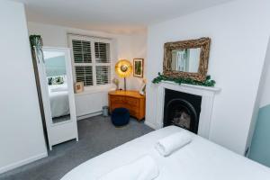 Town Centre Oasis with Two Hot Tubs