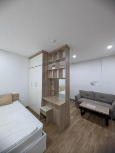 Era Apartment Lac Long Quan
