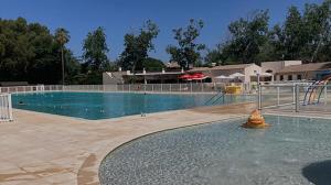 Genévriers - T2 - Terrasse - piscine - Parking