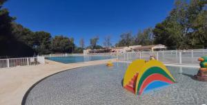 Genévriers - T2 - Terrasse - piscine - Parking