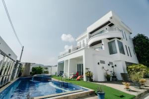 Skyfall Private Pool Villa In Rawai