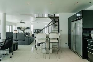 Skyfall Private Pool Villa In Rawai