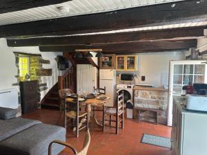 Maisons de vacances Belle maison au calme - acces GR34 : photos des chambres