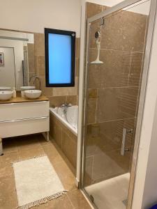 Villas Maison moderne plain-pied 3 chambres jardin preau : photos des chambres