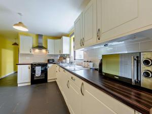 5 bed in Brynteg 75907