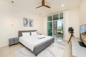 Villa Aura 3BR Private Pool Near Naiharn Beach by TropicLook