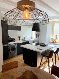 Charmante petite maison avec baignoire Balneo et video projecteur