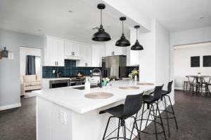 Cambridge by Porter Modern Home wHeated Pool Near El Dorado Park in Scottsdale