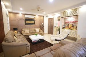 Eastern Elegance by JadeCaps3BHKAlipore