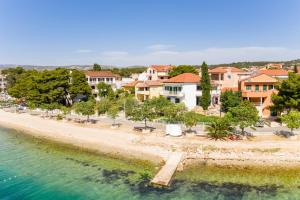 Family friendly seaside apartments Brodarica, Sibenik - 4833 
